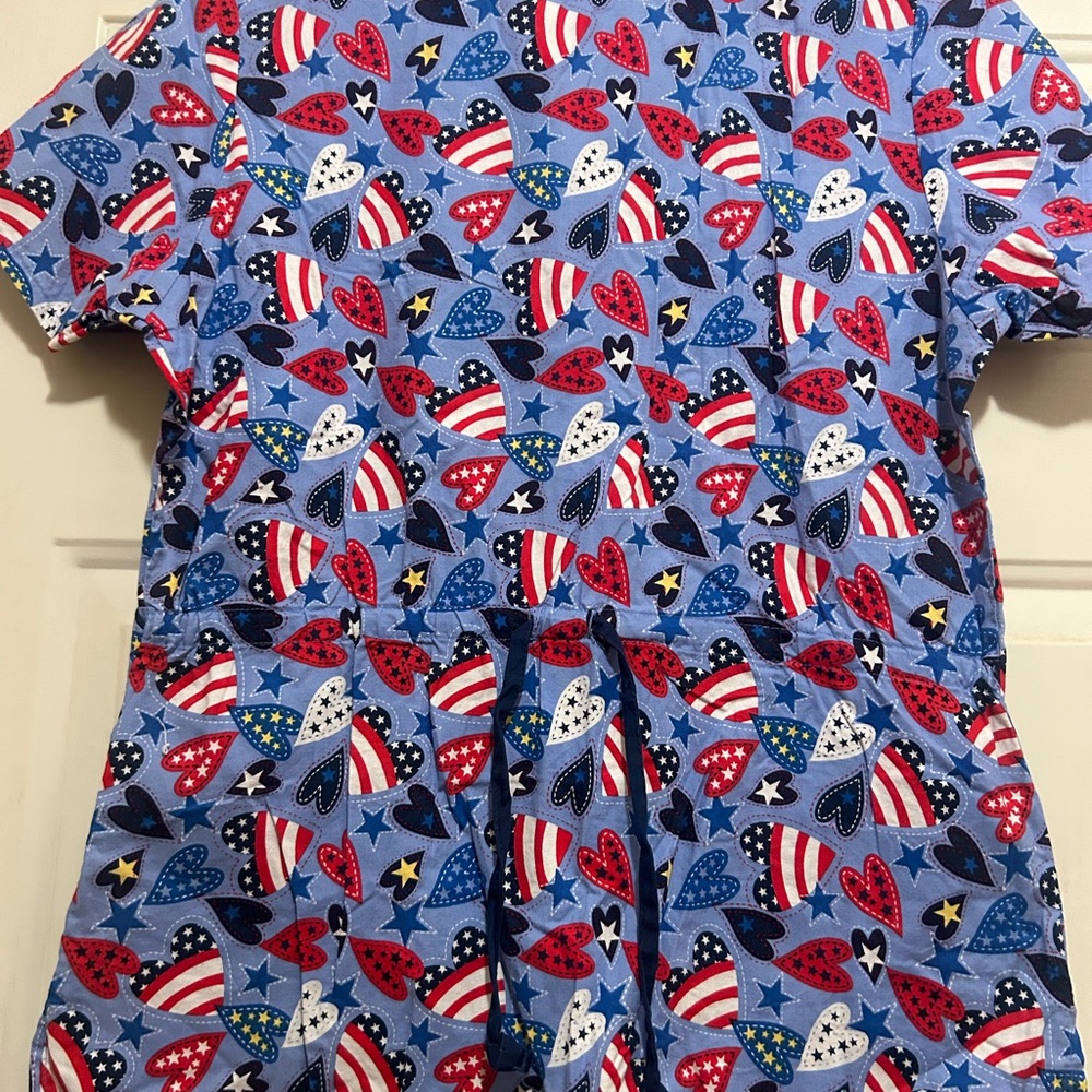 $5 ⭐️Dickies Americana July 4th Scrub Top Small - Picture 4 of 4